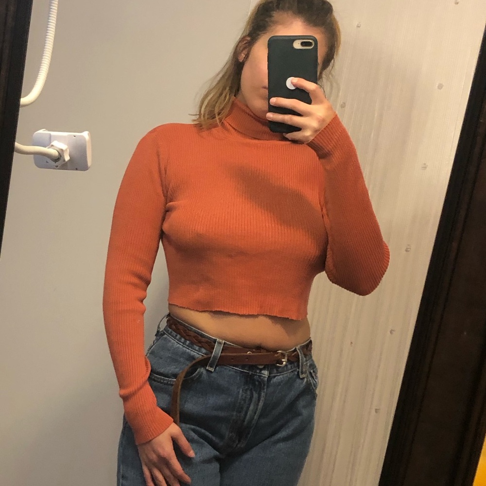 Cropped turtleneck